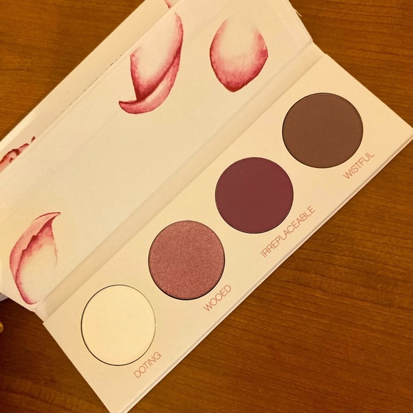 Special sale 🔥 BELOVED pressed shadow palette, VO. 2 - Picture 1 of 2